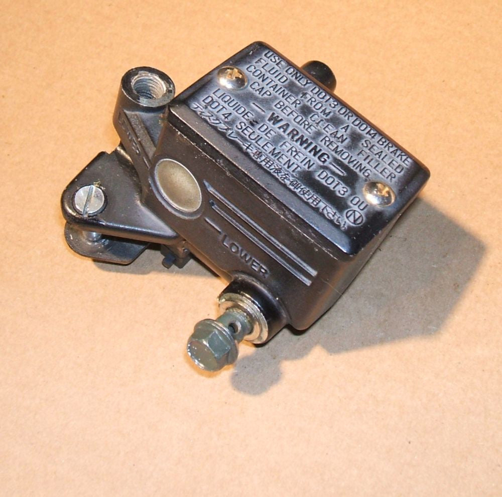 1985 Honda VF500 Interceptor FRONT BRAKE MASTER CYLINDER