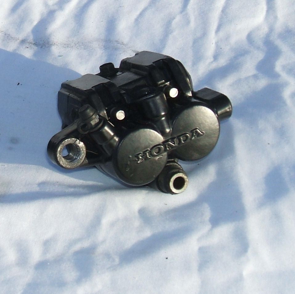1984 Honda VF700 Interceptor Front Brake Caliper Right and Left R L
