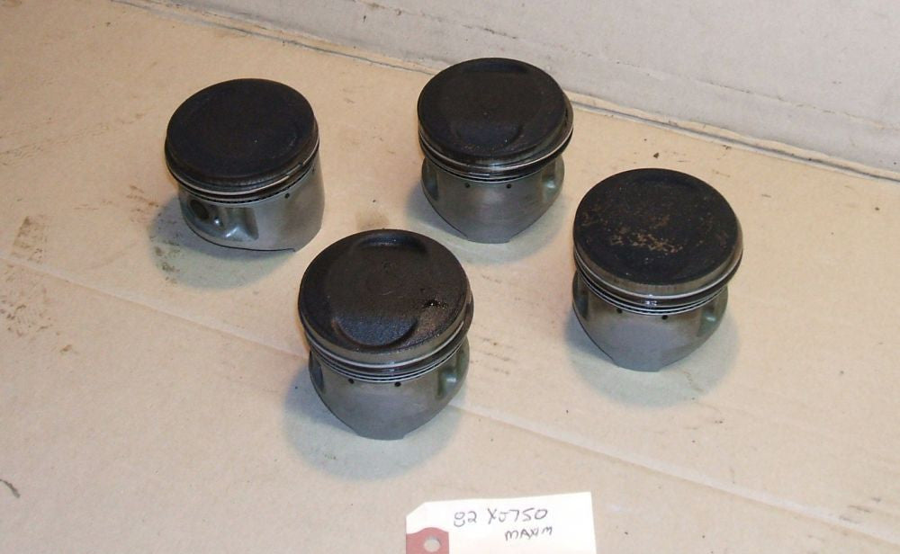 1982 Yamaha XJ750 Maxim Piston (4) Pistons