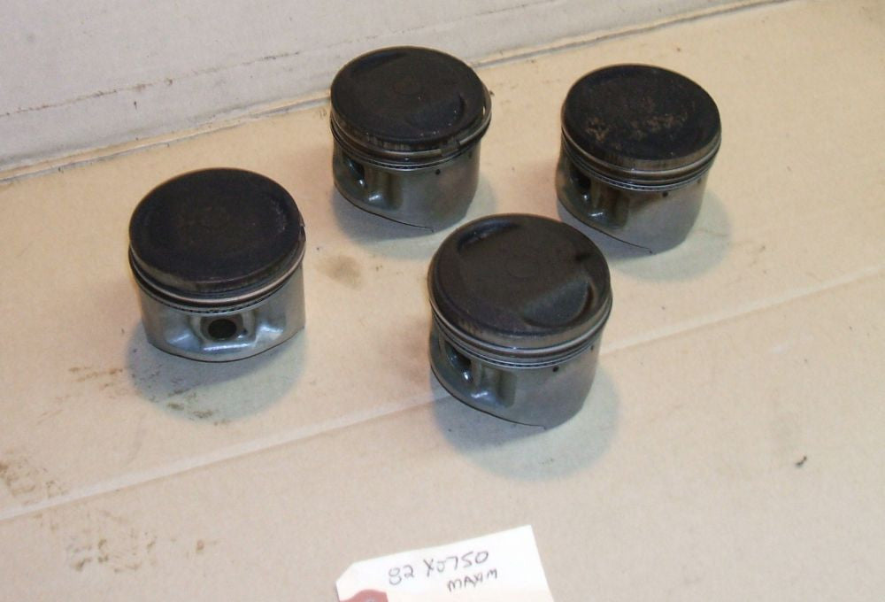1982 Yamaha XJ750 Maxim Piston (4) Pistons