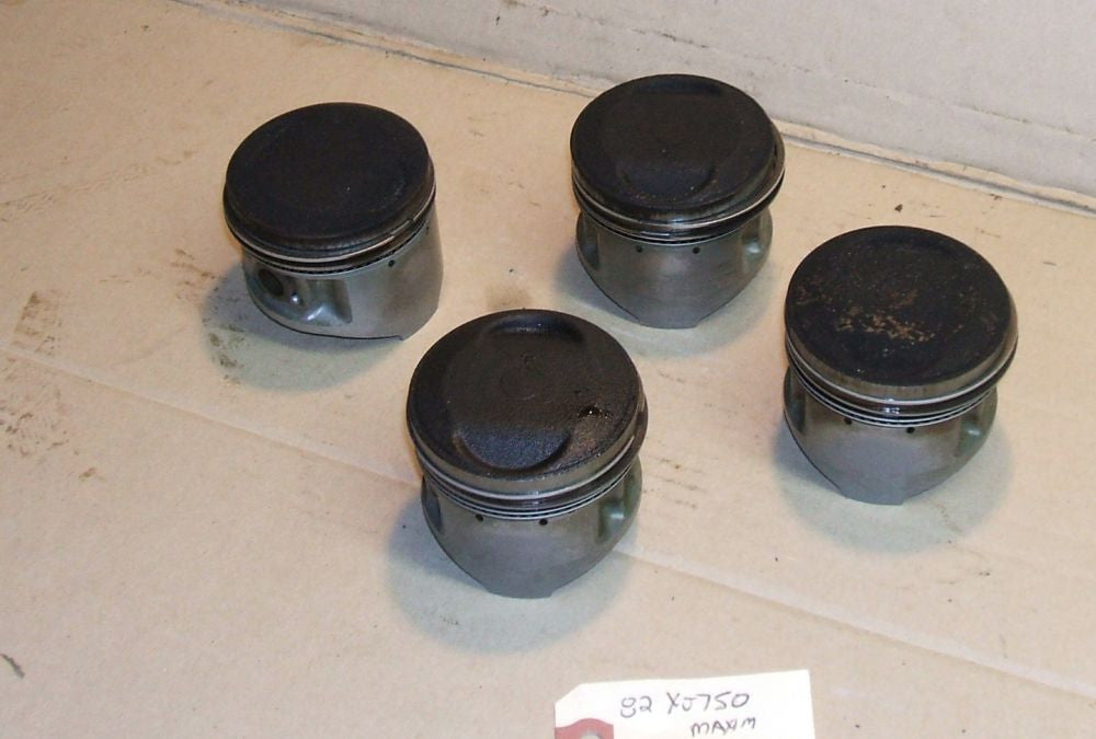 1982 Yamaha XJ750 Maxim Piston (4) Pistons