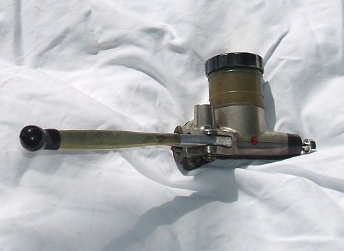 1976 Honda GL1000 Goldwing FRONT BRAKE MASTER CYLINDER W LEVER