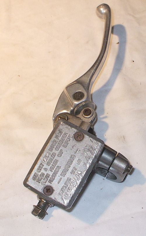1986 Honda VFR700 Interceptor FRONT BRAKE MASTER CYLINDER 86 VFR