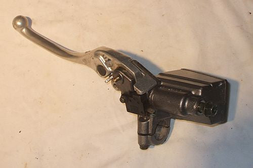 1986 Honda VFR700 Interceptor FRONT BRAKE MASTER CYLINDER 86 VFR