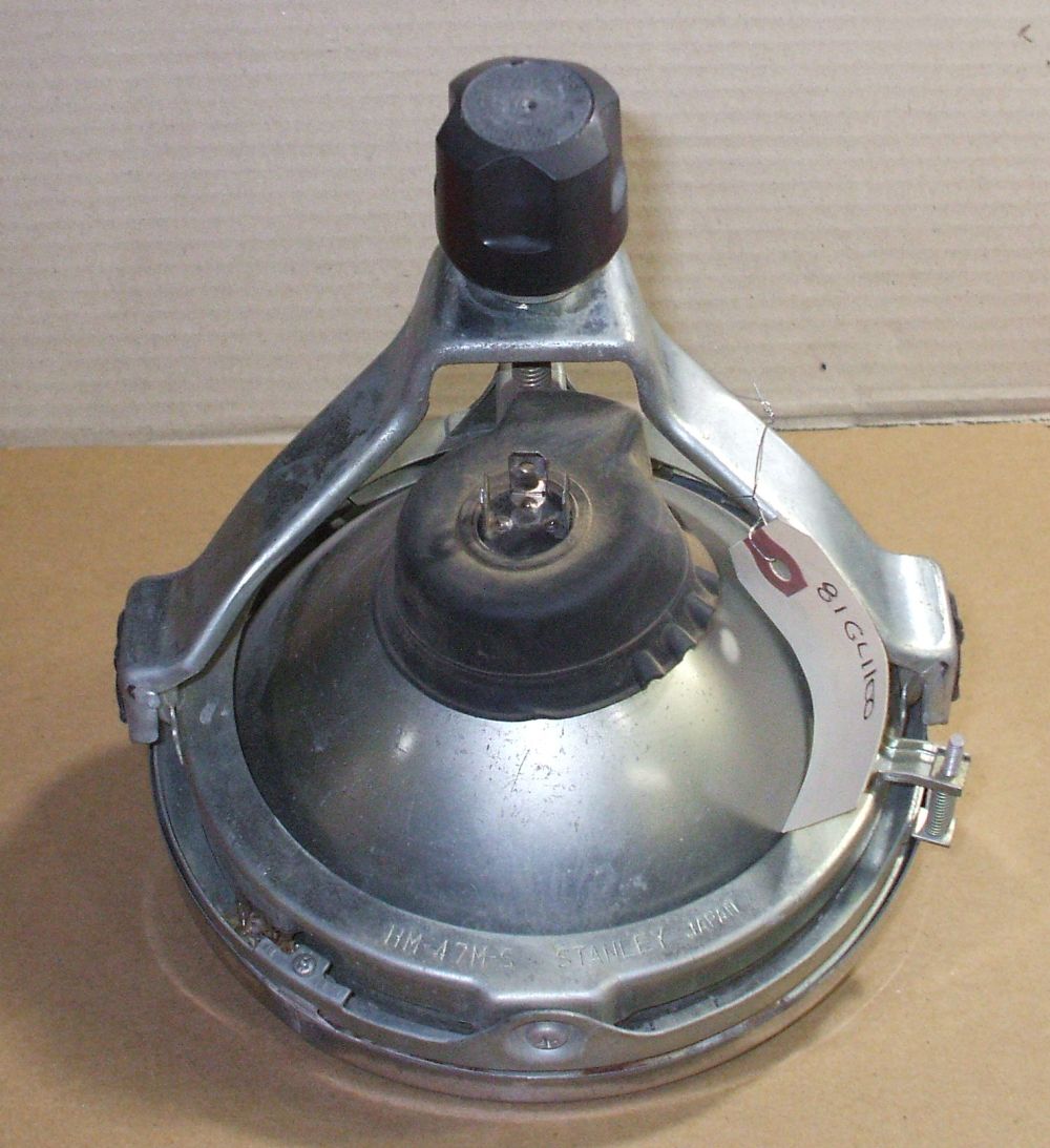 1981 Honda GL1100 GOLDWING HEADLIGHT W MOUNT 81 82 83 GL500 GL650