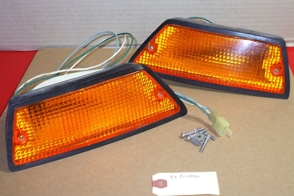 1981 Honda GL1100 GOLDWING FRONT TURN SIGNAL LEFT SIDE RIGHT SIDE R L