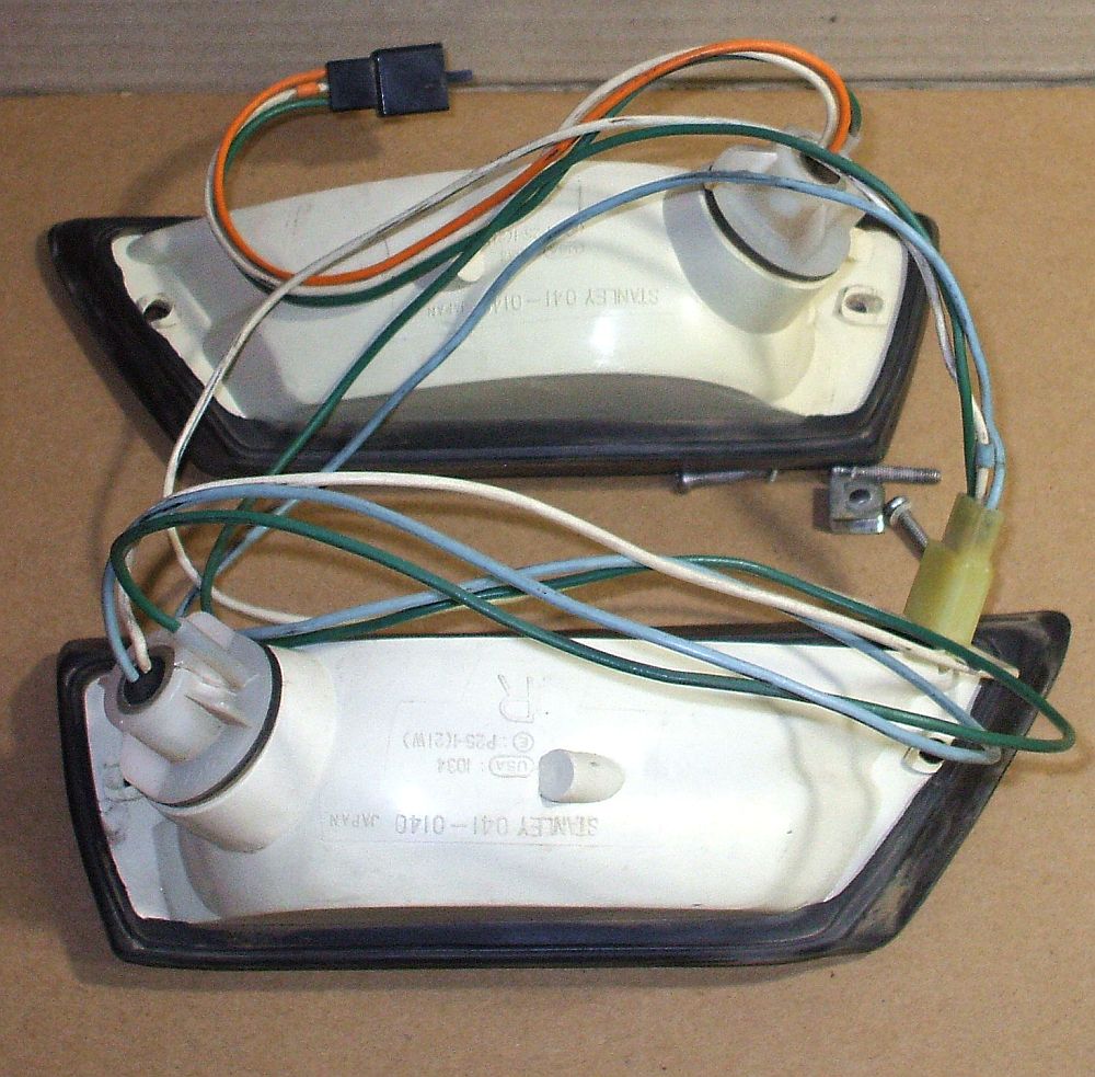 1981 Honda GL1100 GOLDWING FRONT TURN SIGNAL LEFT SIDE RIGHT SIDE R L