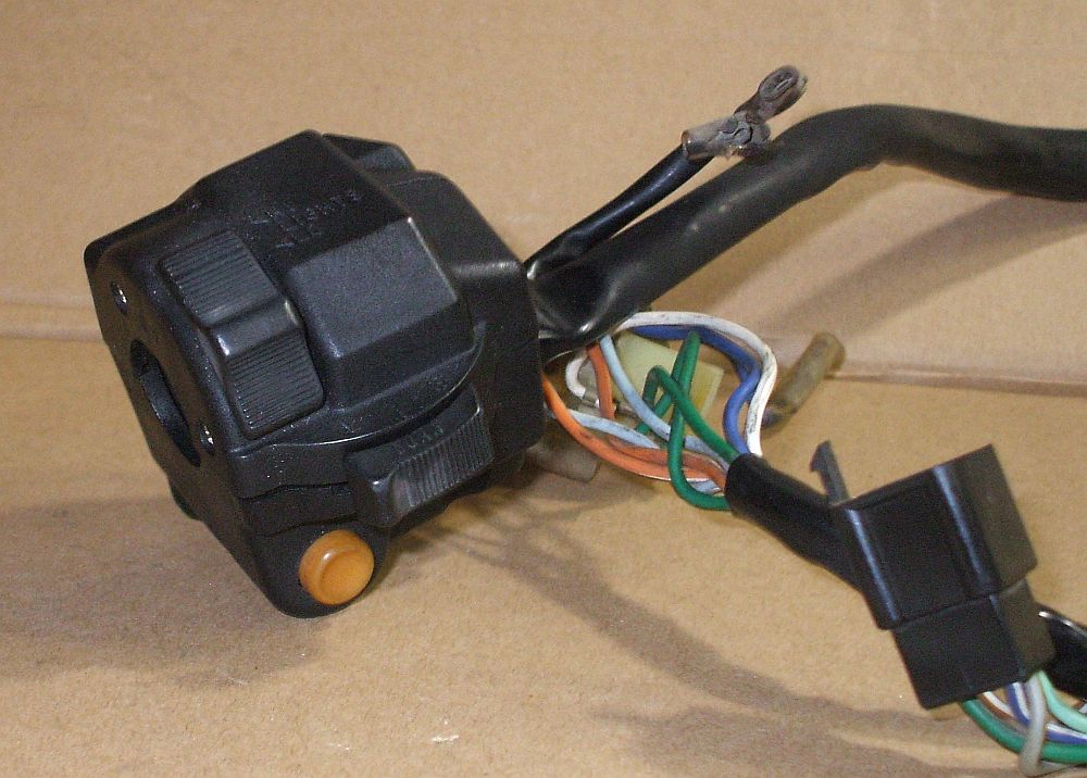 1981 Honda GOLDWING GL1100 BAR CONTROL LEFT SIDE HI LOW HORN TURN SIGNAL