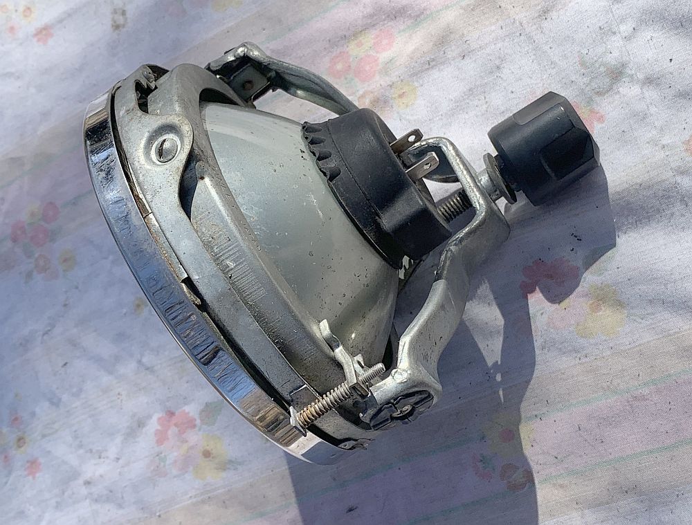 1980 Honda GL1100 GOLDWING HEADLIGHT W MOUNT 80 81 82 83 GL500 GL650
