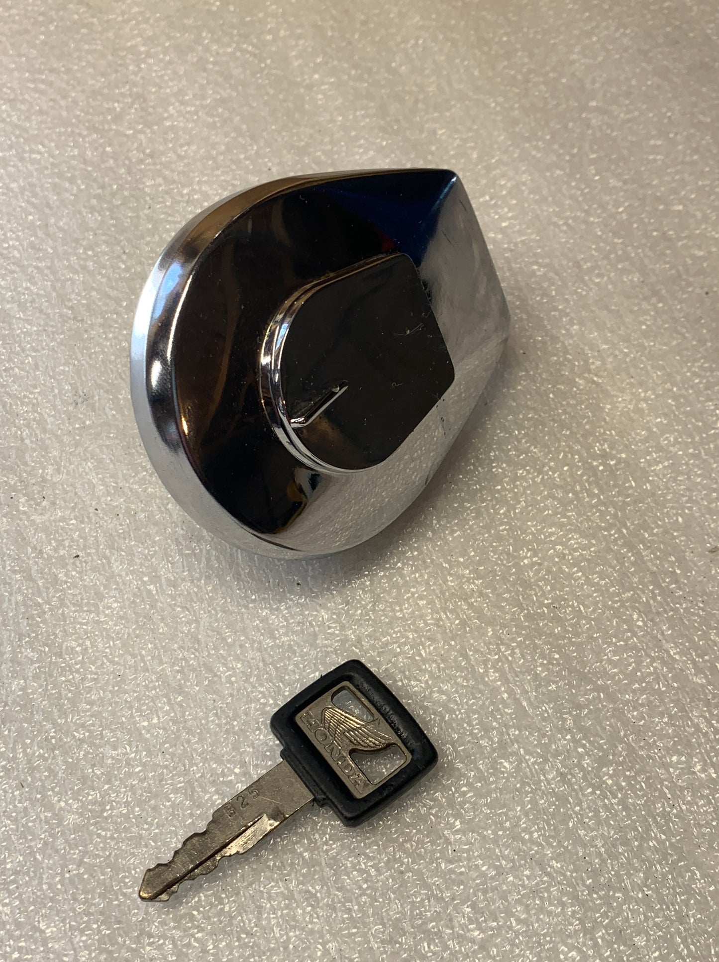 1984 Honda CB650 Nighthawk FUEL TANK FILLER CAP GAS TANK CAP W KEY 83 84 85 86 87 88  cb650sc