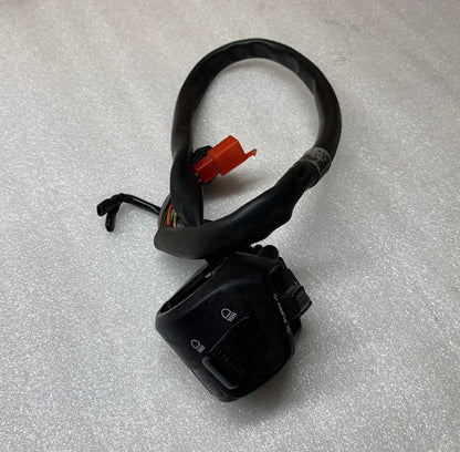 2004 Honda VFR800 Left Bar Control L Turn Signal Horn Hi Low 04 05 vfr 800