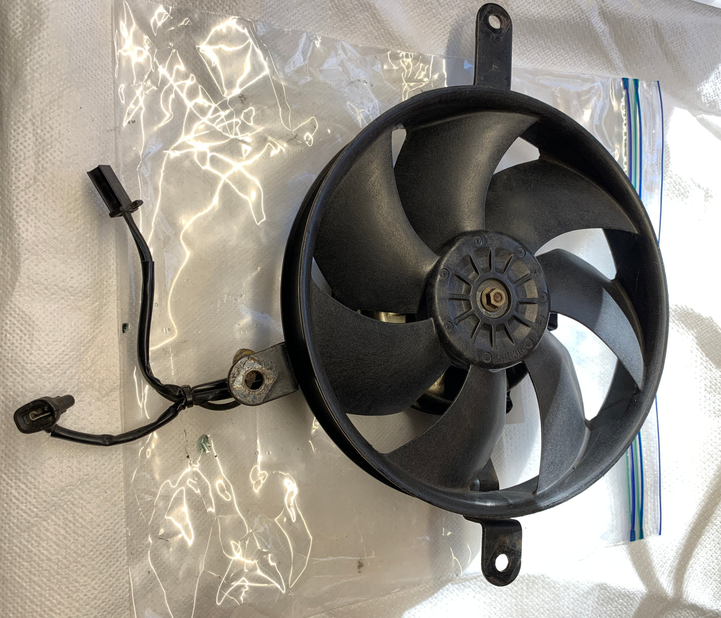 2004 Honda VFR800 Inerceptor Fan Motor W Fan 02 03 04 05 06 07 08