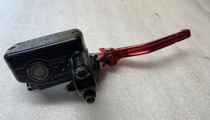 2004 Honda VFR800 Inerceptor Front Brake Master w Lever 02 03 04 05 01 02 95 96 97 98 99 00