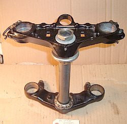 1986 Honda VF500 Interceptor TRIPLE TREE CLAMP STEERING STEM UPPER BRIDGE
