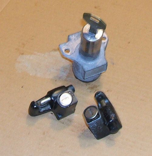 1983 Honda GL1100 IGNITION SWITCH HELMET LOCKS TRAY LOCK W KEY 83