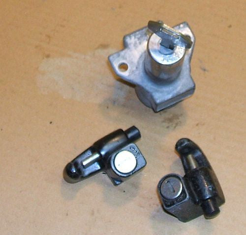 1983 Honda GL1100 IGNITION SWITCH HELMET LOCKS TRAY LOCK W KEY 83