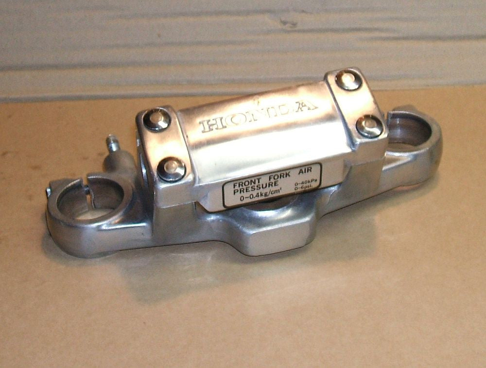 1984 Honda VT750 Shadow Upper Triple Tree Fork Clamp 84 85 83