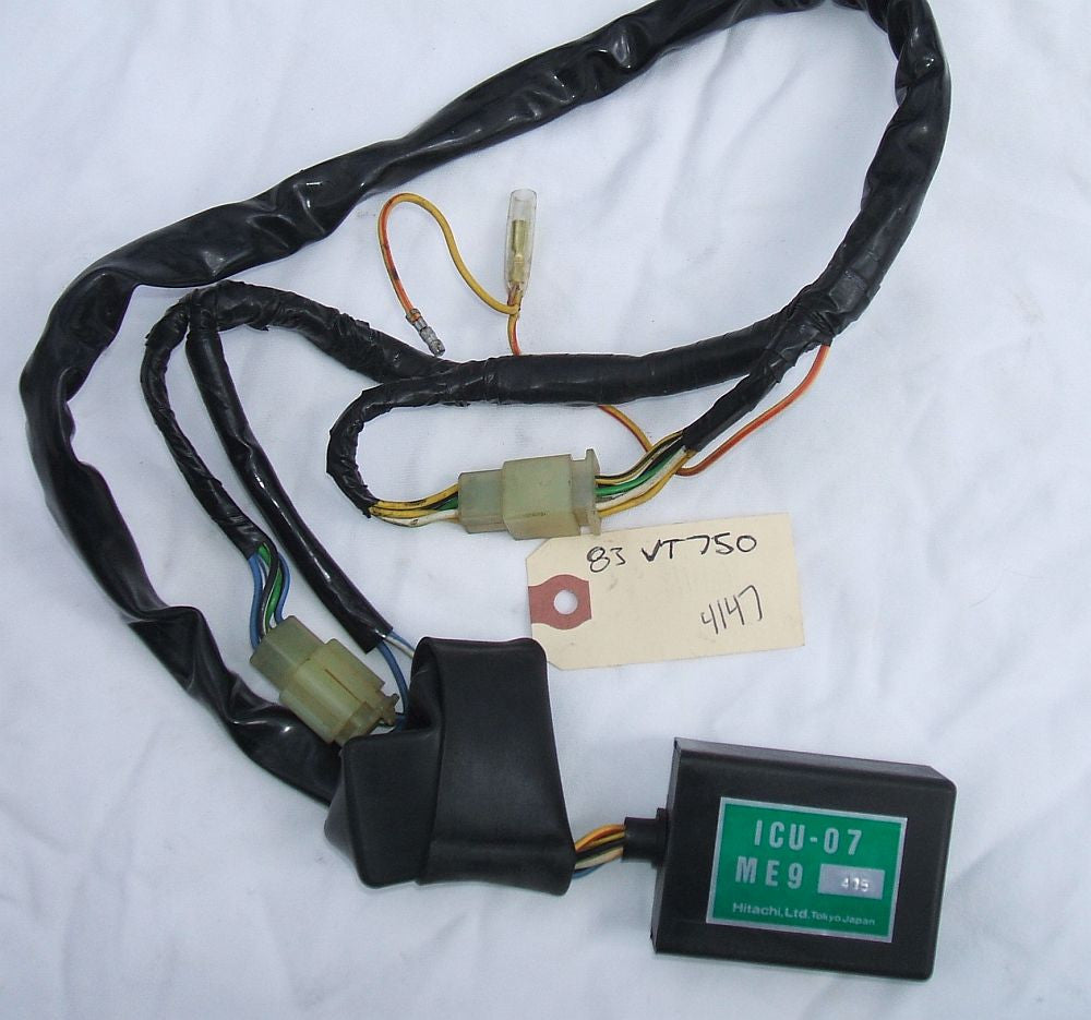 1984 VT700 Honda Shadow CDI Ignitor Ignition Control module