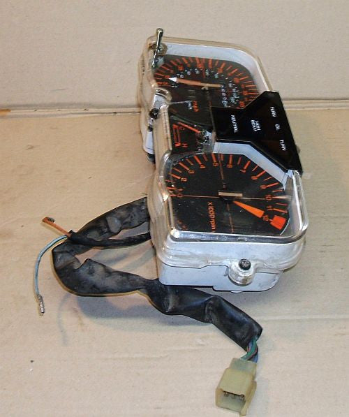 1984 Honda VF500 Interceptor METER ASSEMBLY GAUGE CLUSTER SPEEDOMETER TACHOMETER 85 84