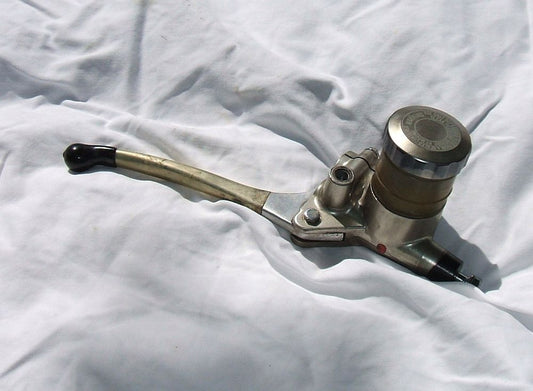 1976 Honda GL1000 Goldwing FRONT BRAKE MASTER CYLINDER W LEVER
