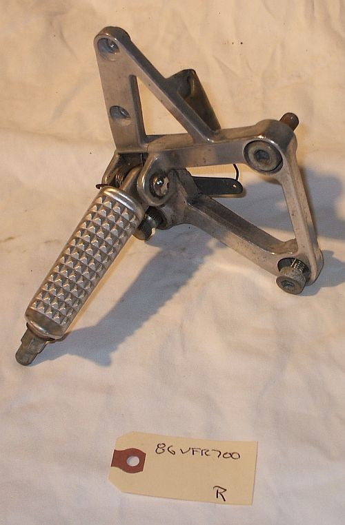 1986 Honda VFR700 Interceptor FOOT PEG RIGHT MAIN STEP R 86 87 VFR 700