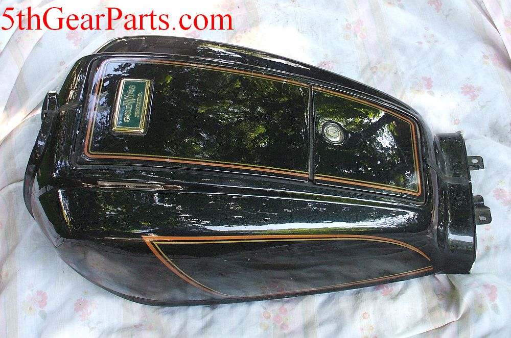 1981 Honda GL1100 FUEL TANK COVER ASSEMBLY Shelter Facade 80 81 82 83