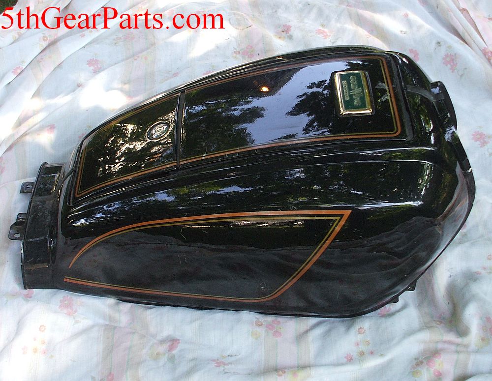 1981 Honda GL1100 FUEL TANK COVER ASSEMBLY Shelter Facade 80 81 82 83
