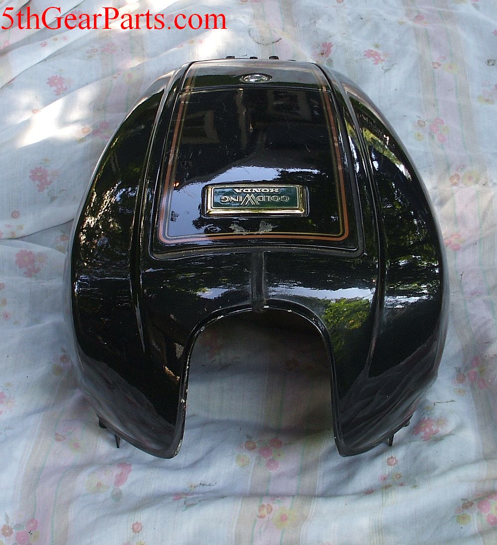 1981 Honda GL1100 FUEL TANK COVER ASSEMBLY Shelter Facade 80 81 82 83